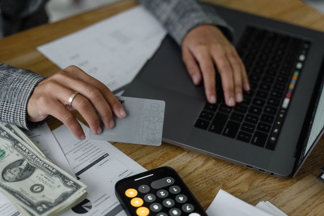 Platesti pilonul III de pensii pentru salariati? Afla obligatiile fiscale si monografia contabila